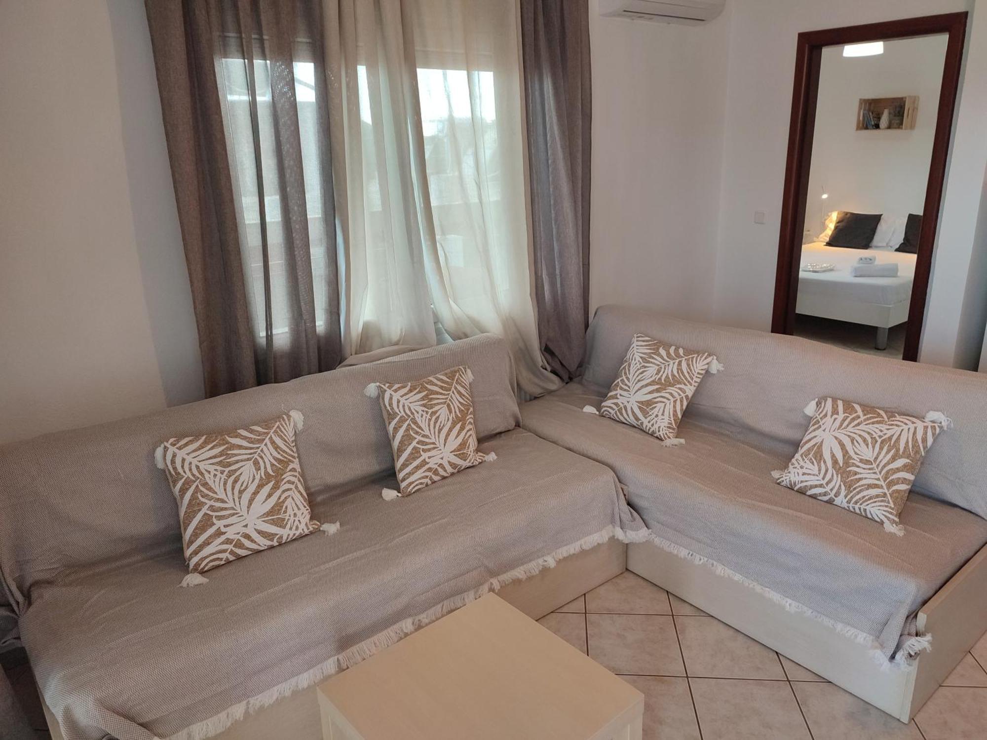Seagull Apartments เนอาเปรามอส ภายนอก รูปภาพ